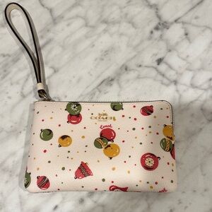 Coach New York Christmas Print Wristlet Never Used Belks Ornaments CUTE